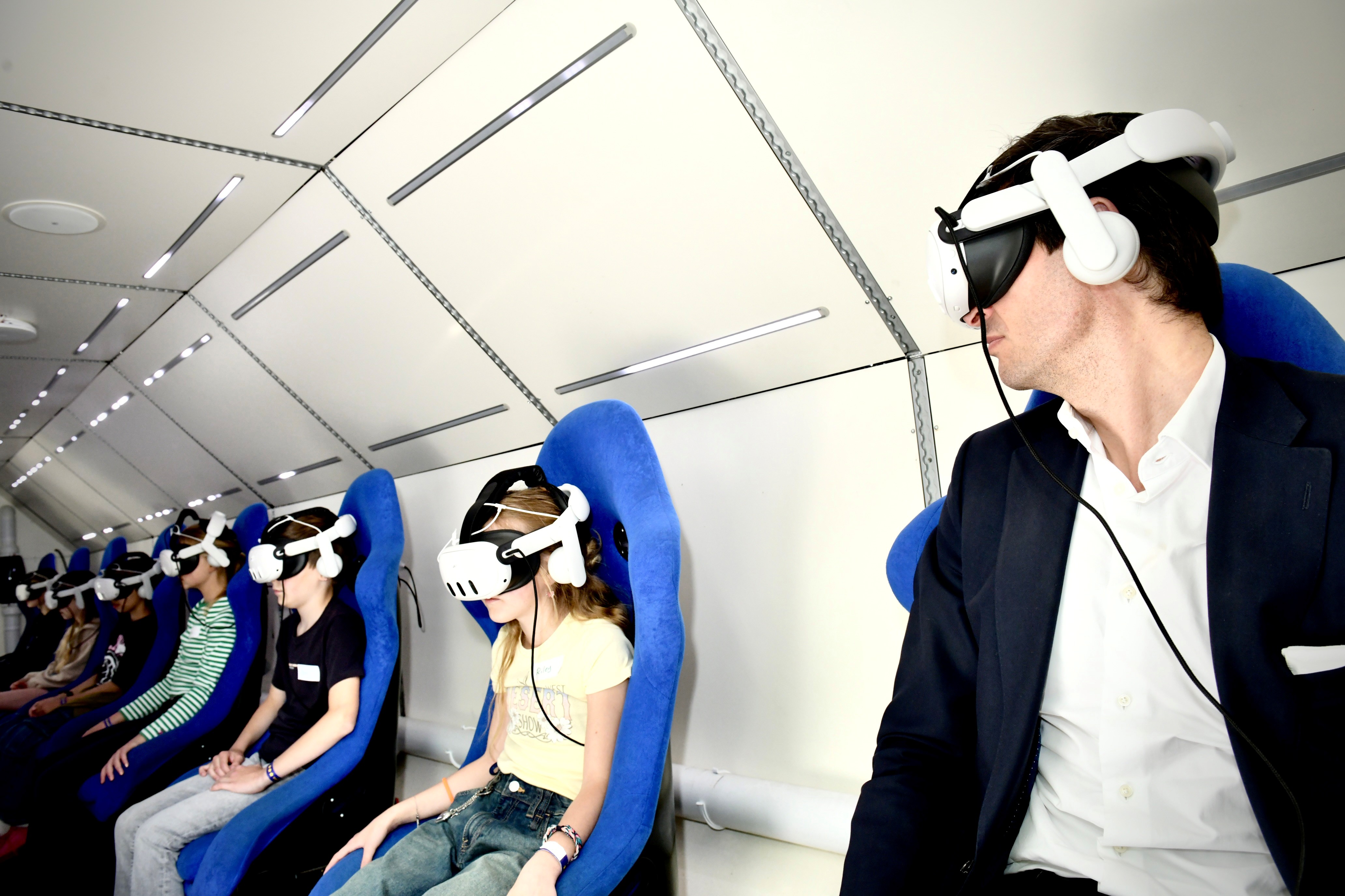 Samen in de attractie de Spacebuzz