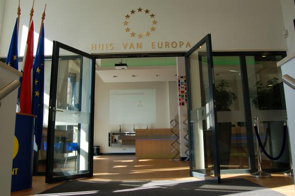 Het infopoint, in het Huis van Europa in Den Haag