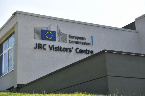 Dit is bezoekerscentrum van JRC in Ispra, een van de vestigingen van het onderzoekscentrum.